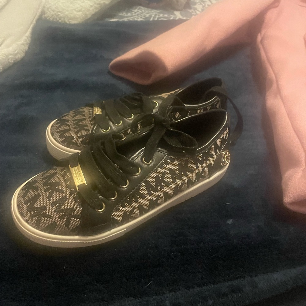 MK girls shoes
